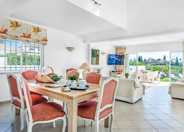 Damara Βίλα Αλμπουφέιρα